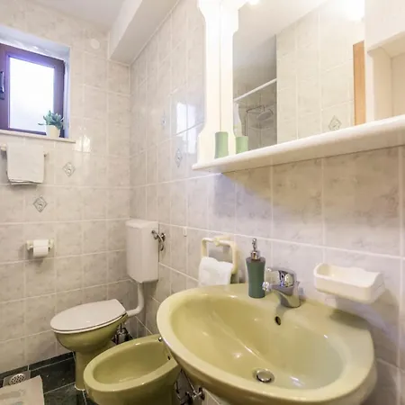 Spilla - Three Bedroom With Terrace Vikendica *