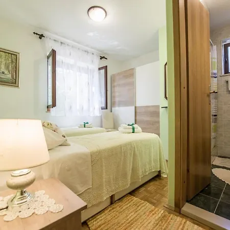 Spilla - Three Bedroom With Terrace Vikendica *